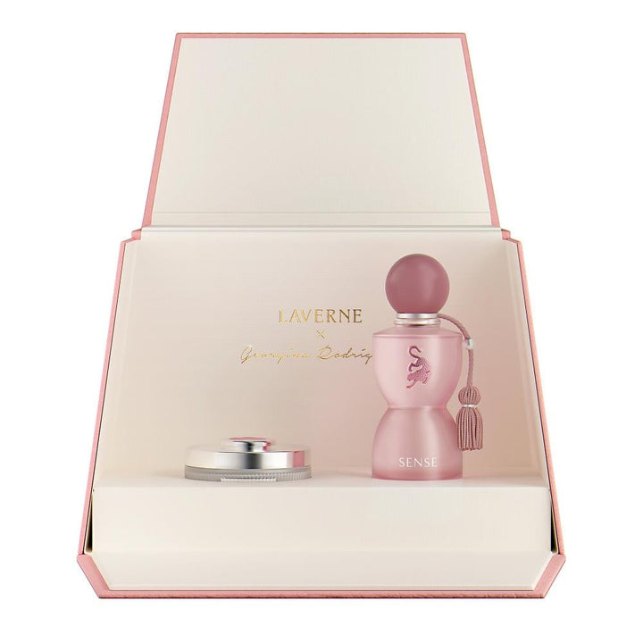 باكج جورجينا من لافيرن – عطر سينس برفقة باودر خاص وحقيبة أنيقة 5c6bf46db37447d8c4f5cdfbcc993768